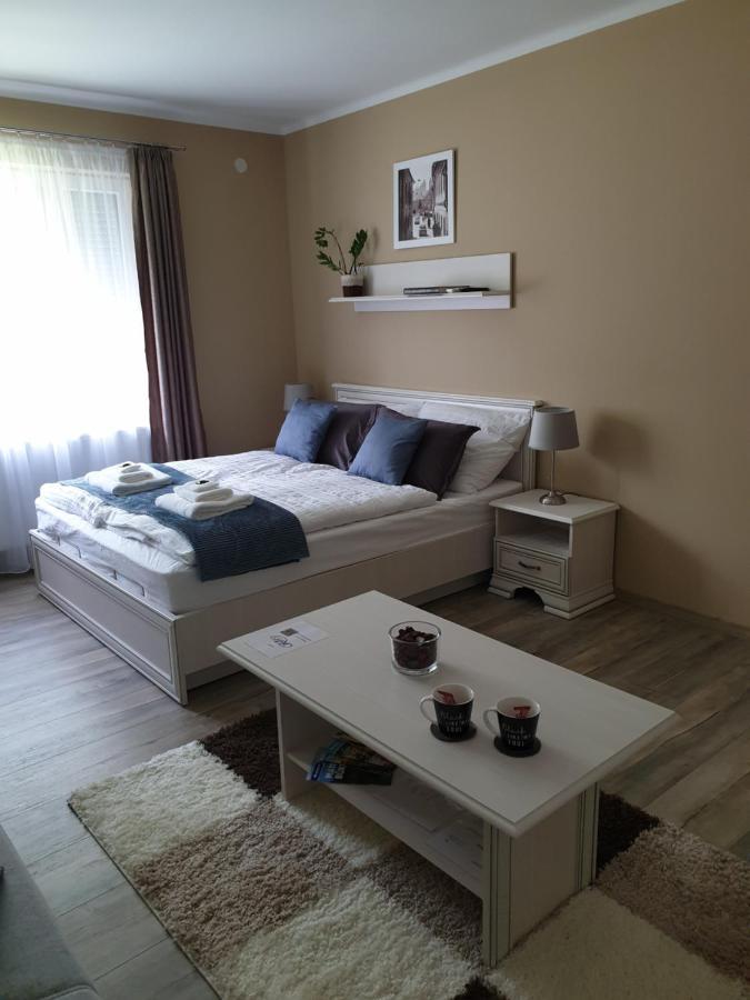 Royal Apartman Eger Extérieur photo
